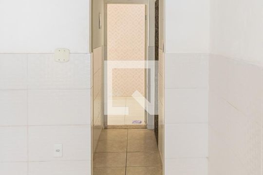 Sala de casa de condomínio à venda com 2 quartos, 70m² em Bonsucesso, Rio de Janeiro