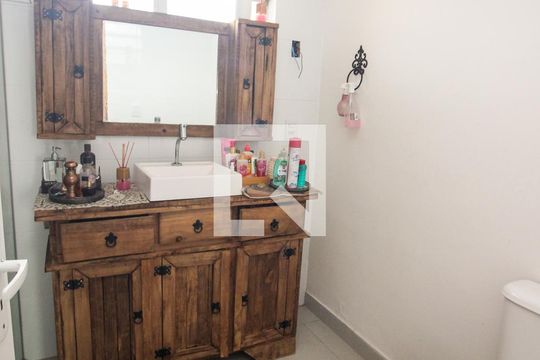 Banheiro 1 de casa à venda com 4 quartos, 300m² em Cavalhada, Porto Alegre