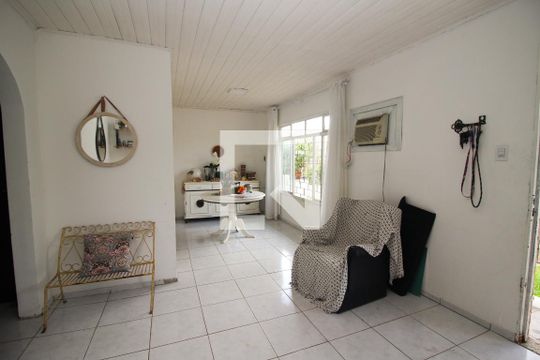 Sala 1 de casa à venda com 4 quartos, 300m² em Cavalhada, Porto Alegre