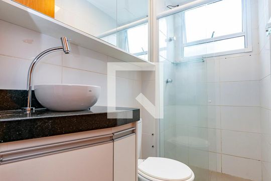 Banheiro Social de apartamento para alugar com 2 quartos, 56m² em Buritis, Belo Horizonte