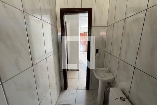 Banheiro de casa à venda com 2 quartos, 40m² em Scharlau, São Leopoldo