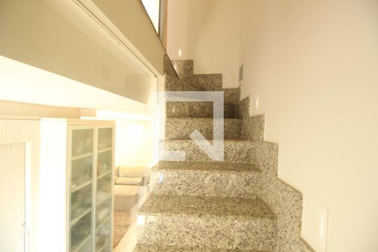 Escadas de apartamento à venda com 2 quartos, 130m² em São Pedro, Belo Horizonte