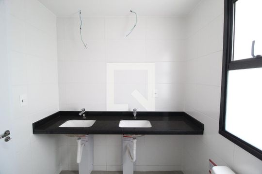 Banheiro da Suíte 2 de apartamento para alugar com 3 quartos, 130m² em Shopping Park, Uberlândia