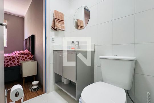 Banheiro da Suíte de apartamento para alugar com 2 quartos, 63m² em Vila Barros, Guarulhos