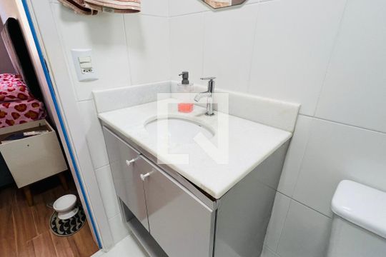 Banheiro da Suíte de apartamento para alugar com 2 quartos, 63m² em Vila Barros, Guarulhos