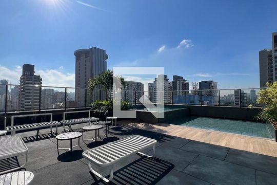 Área comum - Piscina de kitnet/studio para alugar com 1 quarto, 23m² em Pinheiros, São Paulo