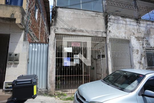 Fachada de casa para alugar com 2 quartos, 200m² em São Cristóvão, Salvador