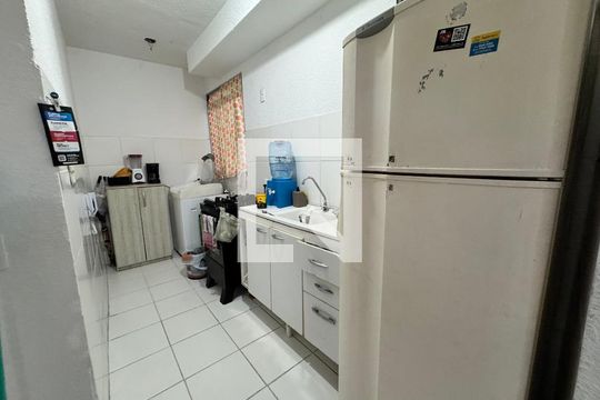 Cozinha de apartamento à venda com 2 quartos, 32m² em Santos Dumont, São Leopoldo
