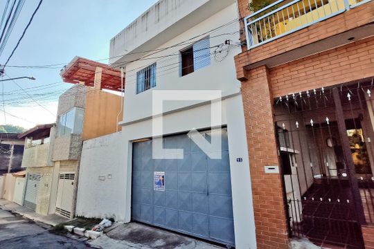 Fachada de casa para alugar com 4 quartos, 130m² em Vila Iorio, São Paulo