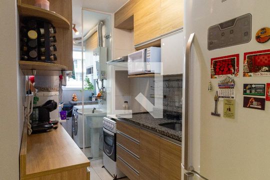 Cozinha de apartamento para alugar com 2 quartos, 60m² em Vila Anastácio, São Paulo