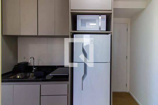 Cozinha de kitnet/studio para alugar com 1 quarto, 21m² em Lapa, São Paulo