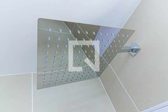 Banheiro de kitnet/studio para alugar com 1 quarto, 21m² em Lapa, São Paulo