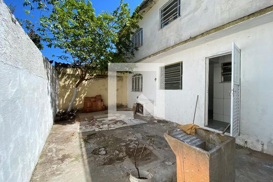 Quintal de casa para alugar com 2 quartos, 75m² em Engenho de Dentro, Rio de Janeiro