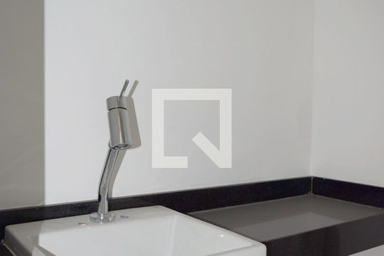 Banheiro de kitnet/studio à venda com 1 quarto, 25m² em Cerqueira César, São Paulo