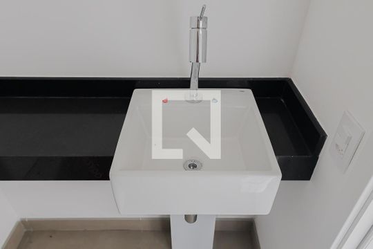 Banheiro de kitnet/studio à venda com 1 quarto, 24m² em Cerqueira César, São Paulo