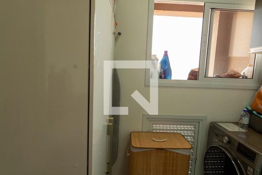 Área de Serviço de apartamento para alugar com 3 quartos, 109m² em Centro Comercial Jubran, Barueri