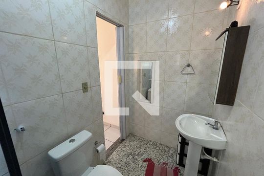 Banheiro 1 de casa à venda com 3 quartos, 40m² em Encantado, Rio de Janeiro