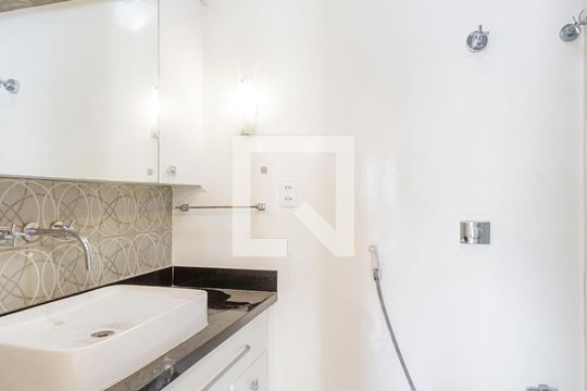 Banheiro de apartamento para alugar com 2 quartos, 82m² em Vila Uberabinha, São Paulo