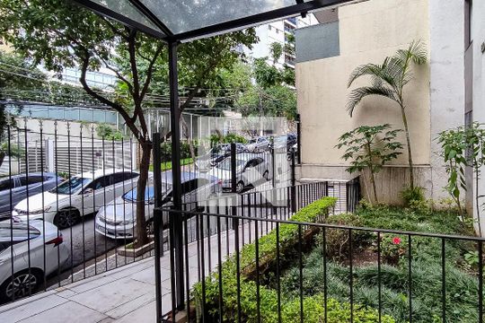 Entrada de apartamento para alugar com 3 quartos, 77m² em Aclimação, São Paulo