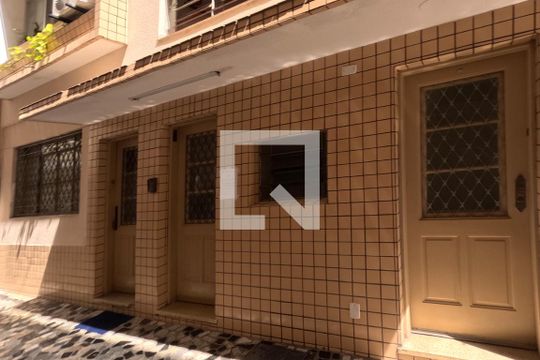 Área Comum - Bloco do Apartamento de apartamento para alugar com 2 quartos, 87m² em Gonzaga, Santos