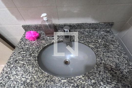 Banheiro de apartamento para alugar com 2 quartos, 87m² em Gonzaga, Santos