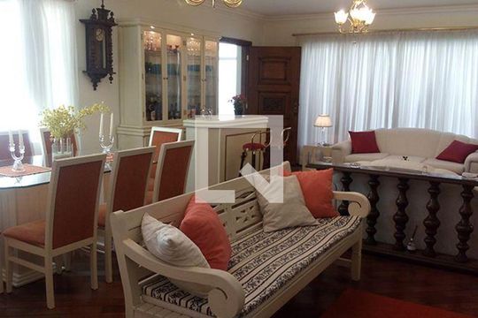 Casa à venda com 3 quartos, 240m² em Mirandópolis, São Paulo