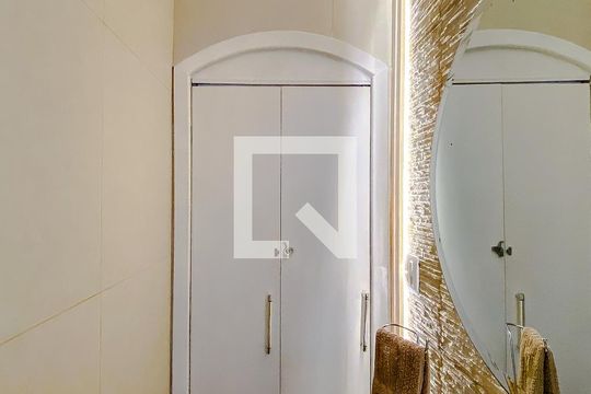 Lavabo de casa à venda com 3 quartos, 250m² em Água Rasa, São Paulo
