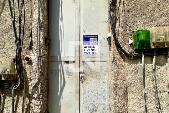 Plaquinha instalada  de casa à venda com 2 quartos, 50m² em Gamboa, Rio de Janeiro
