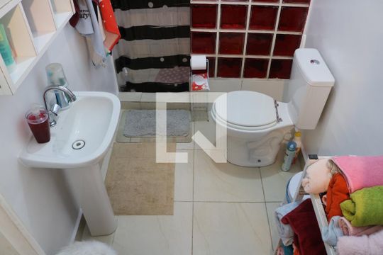 Banheiro de casa para alugar com 2 quartos, 120m² em Pompeia, São Paulo