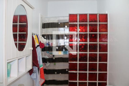 Banheiro de casa para alugar com 2 quartos, 120m² em Pompeia, São Paulo
