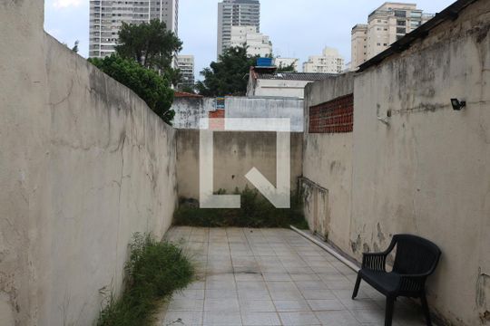 Quintal de casa para alugar com 2 quartos, 120m² em Pompeia, São Paulo