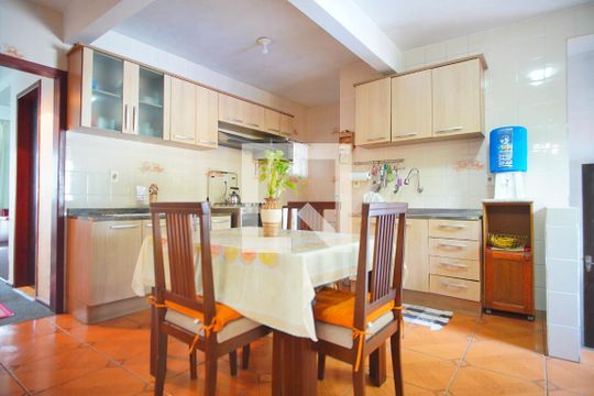 Cozinha de casa para alugar com 4 quartos, 300m² em Vila Jardim, Porto Alegre