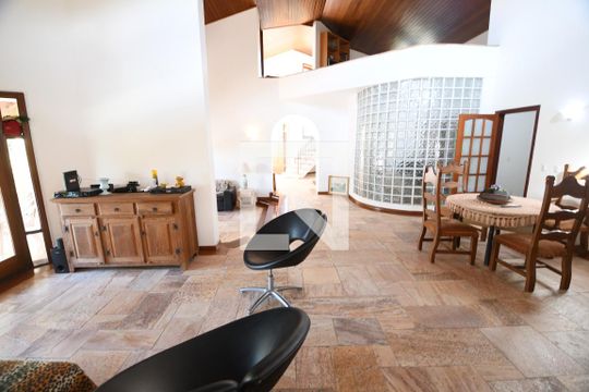 Sala de casa de condomínio à venda com 4 quartos, 420m² em Conjunto Habitacional Vila Santana (sousas), Campinas