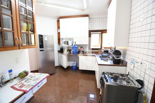 Cozinha de casa de condomínio à venda com 4 quartos, 420m² em Conjunto Habitacional Vila Santana (sousas), Campinas
