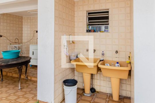 Área de Serviço de casa à venda com 4 quartos, 210m² em Vila Monumento, São Paulo