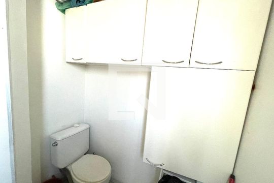 Banheiro de serviço de apartamento à venda com 3 quartos, 104m² em Alto da Lapa, São Paulo