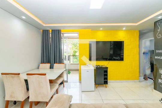 Sala de apartamento à venda com 2 quartos, 55m² em Cabral, Contagem