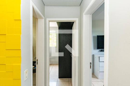 Corredor de apartamento à venda com 2 quartos, 55m² em Cabral, Contagem