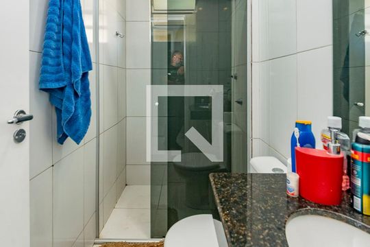 Banheiro Social de apartamento à venda com 2 quartos, 55m² em Cabral, Contagem