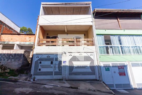 Fachada de casa à venda com 3 quartos, 150m² em Vila da Conquista, Osasco