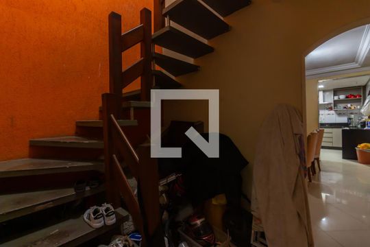 Escadas de casa à venda com 3 quartos, 150m² em Vila da Conquista, Osasco