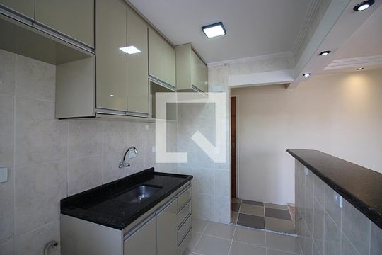 Cozinha de apartamento para alugar com 2 quartos, 48m² em Santa Terezinha, São Bernardo do Campo