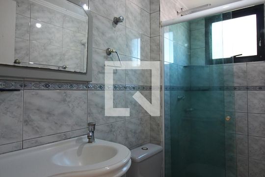 Banheiro Social de apartamento para alugar com 2 quartos, 48m² em Santa Terezinha, São Bernardo do Campo