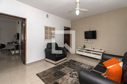 Casa à venda com 6 quartos, 690m² em Jardim Maria Estela, São Paulo