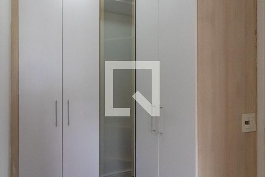 Suíte de apartamento à venda com 2 quartos, 68m² em Jardim Flor da Montanha, Guarulhos