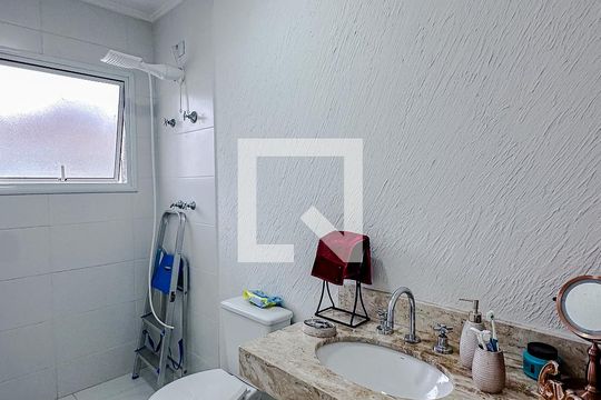 Banheiro da Suíte de casa de condomínio à venda com 3 quartos, 230m² em Vila Bertioga, São Paulo