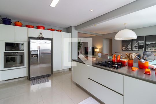 Cozinha de apartamento para alugar com 2 quartos, 175m² em Jardim Paulista, São Paulo