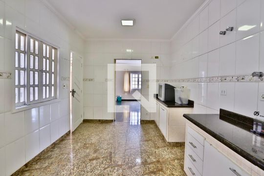 Cozinha de casa à venda com 2 quartos, 270m² em Vila Bertioga, São Paulo