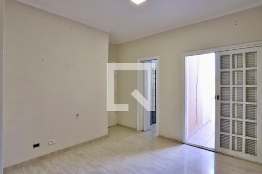 Quarto 3 de casa à venda com 2 quartos, 270m² em Vila Bertioga, São Paulo