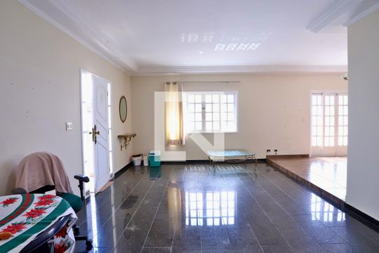 Sala de casa à venda com 2 quartos, 270m² em Vila Bertioga, São Paulo
